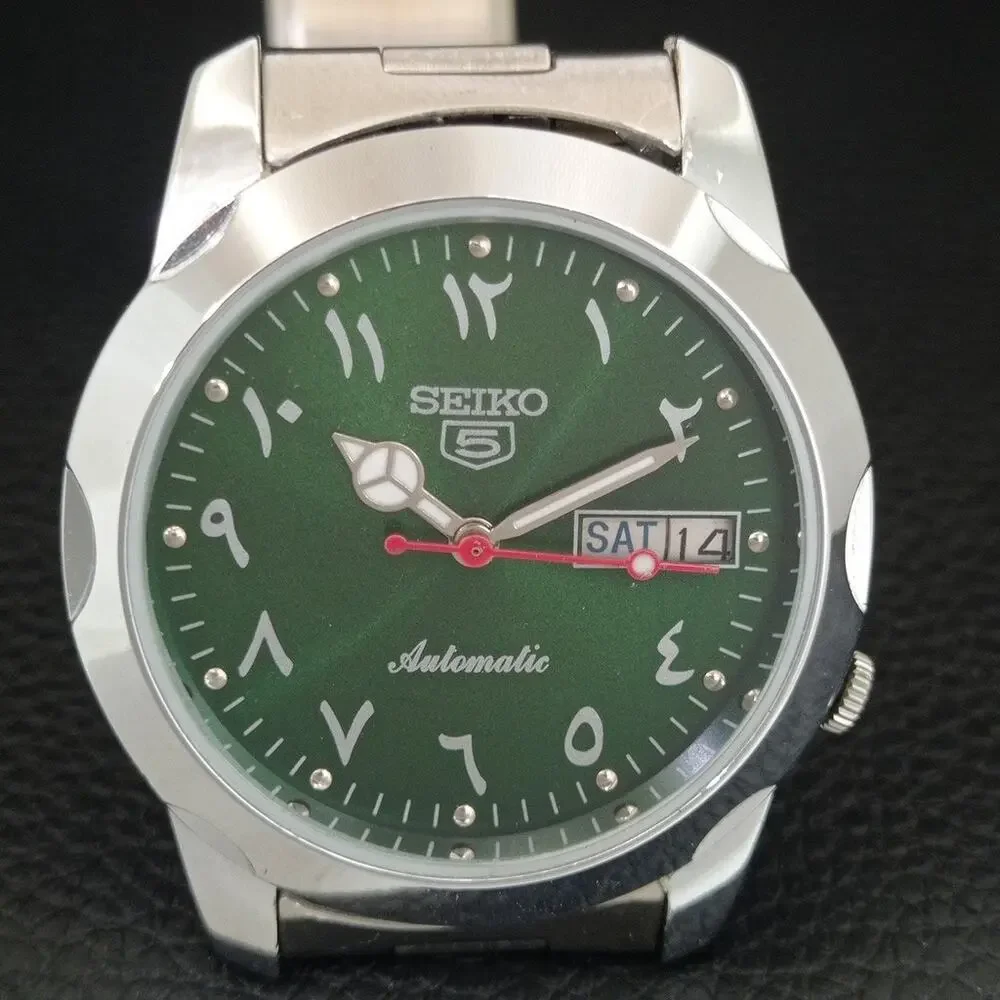 Vintage 1975 Seiko Automatic Mens Silver Watch W/daydate & White accents